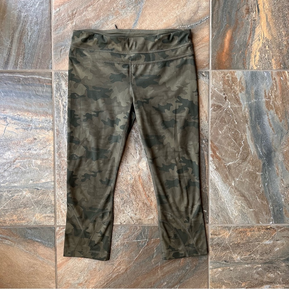 Lululemon Run: Inspire Crop II *All Luxtreme Savasana Camo 20cm Fatigue Green 8